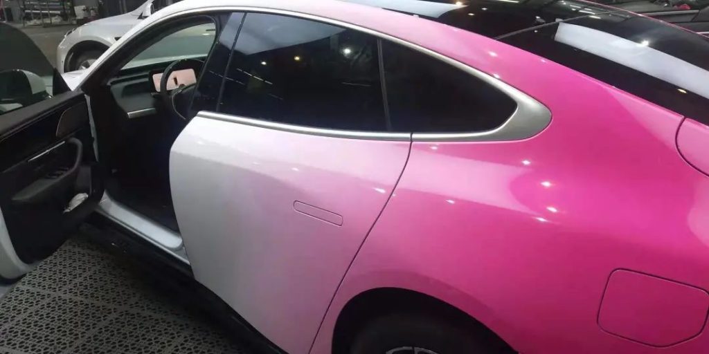 妥妥的颜值控，小鹏顶级定制彩绘粉白渐变